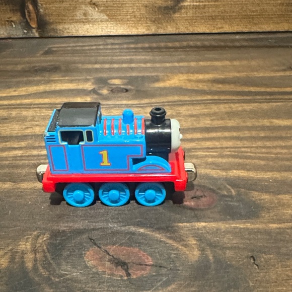 Thomas & Friends Take-n-Play Thomas die-cast train engine - Picture 4 of 5
